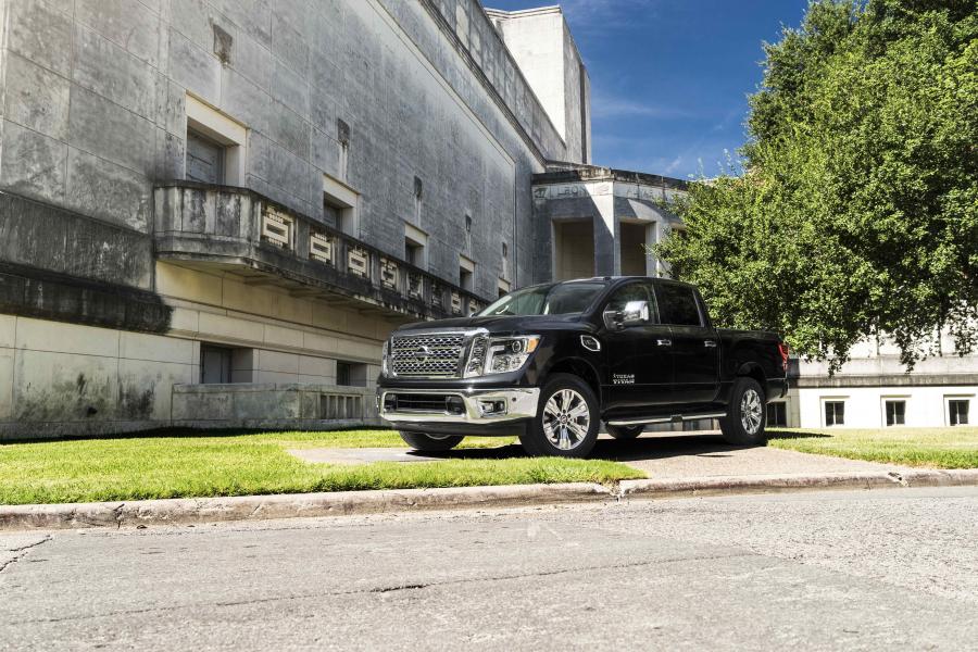  Nissan Texas Titan Crew Cab 2016 года  (фото 6 из 20)